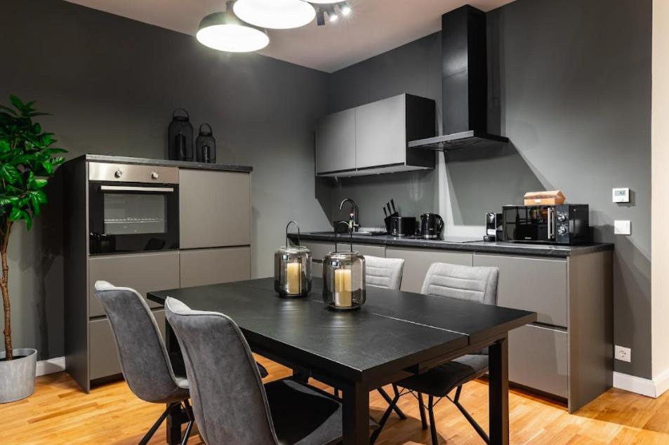 Authentic Apartment Next To Schwedenplatz Вена Экстерьер фото
