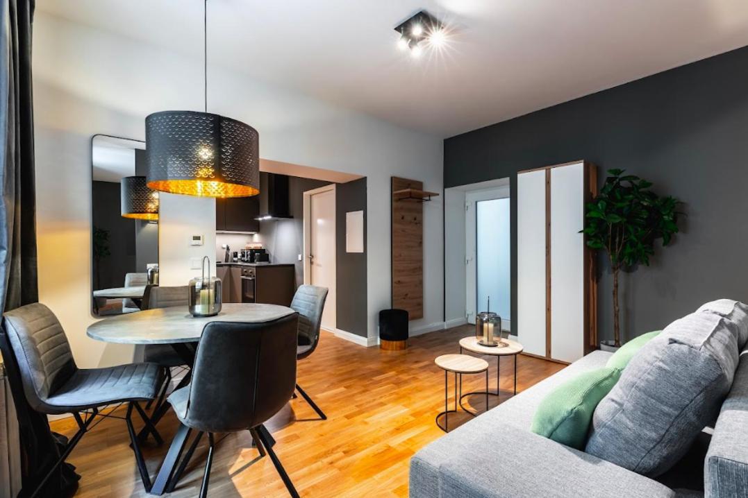Authentic Apartment Next To Schwedenplatz Вена Экстерьер фото