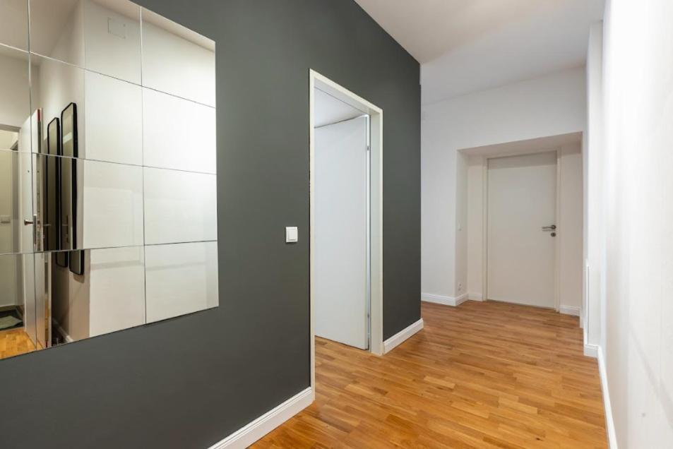 Authentic Apartment Next To Schwedenplatz Вена Экстерьер фото