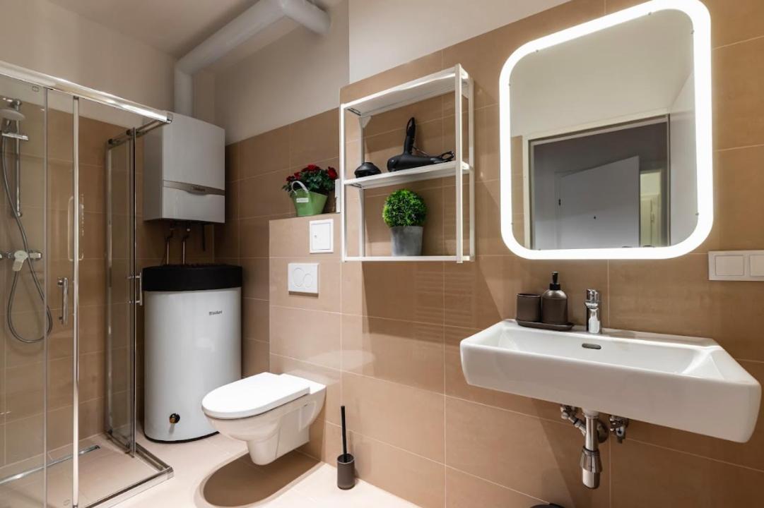Authentic Apartment Next To Schwedenplatz Вена Экстерьер фото