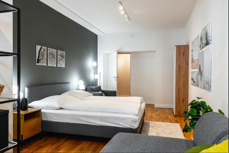 Authentic Apartment Next To Schwedenplatz Вена Экстерьер фото